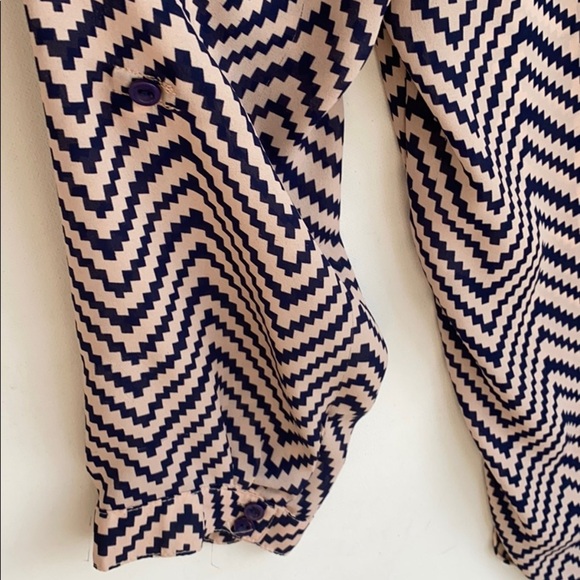 entro 3/4 Sleeved chevron blouse, Size S - Picture 9 of 9